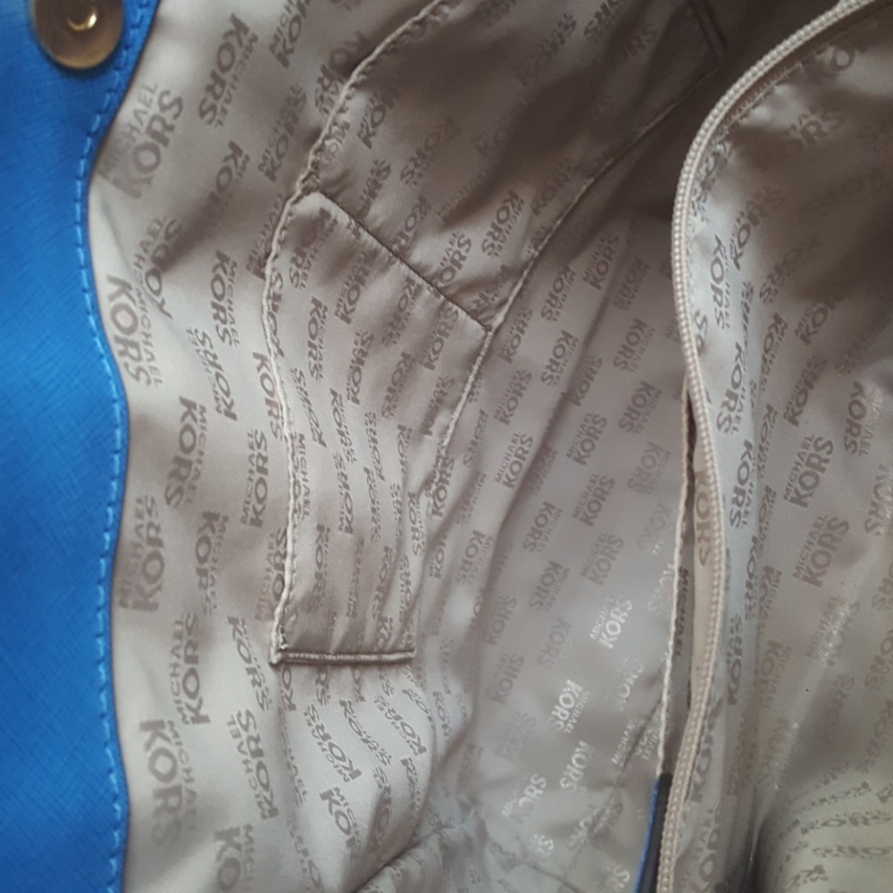 Michael Kors XL Tote Bag. - Picture 8 of 8